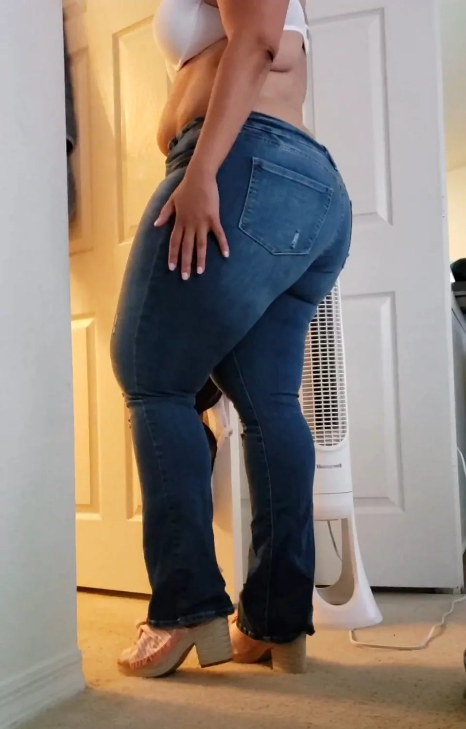 Bootyinjeans image 35