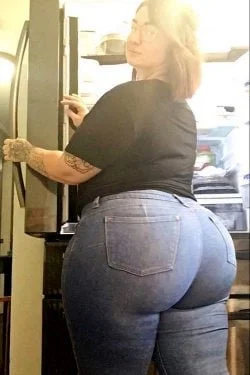 Bootyinjeans image 6