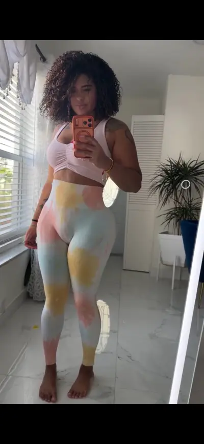 Hot Latina with phat cameltoe pussy print 🥵🍑🔥 cover image