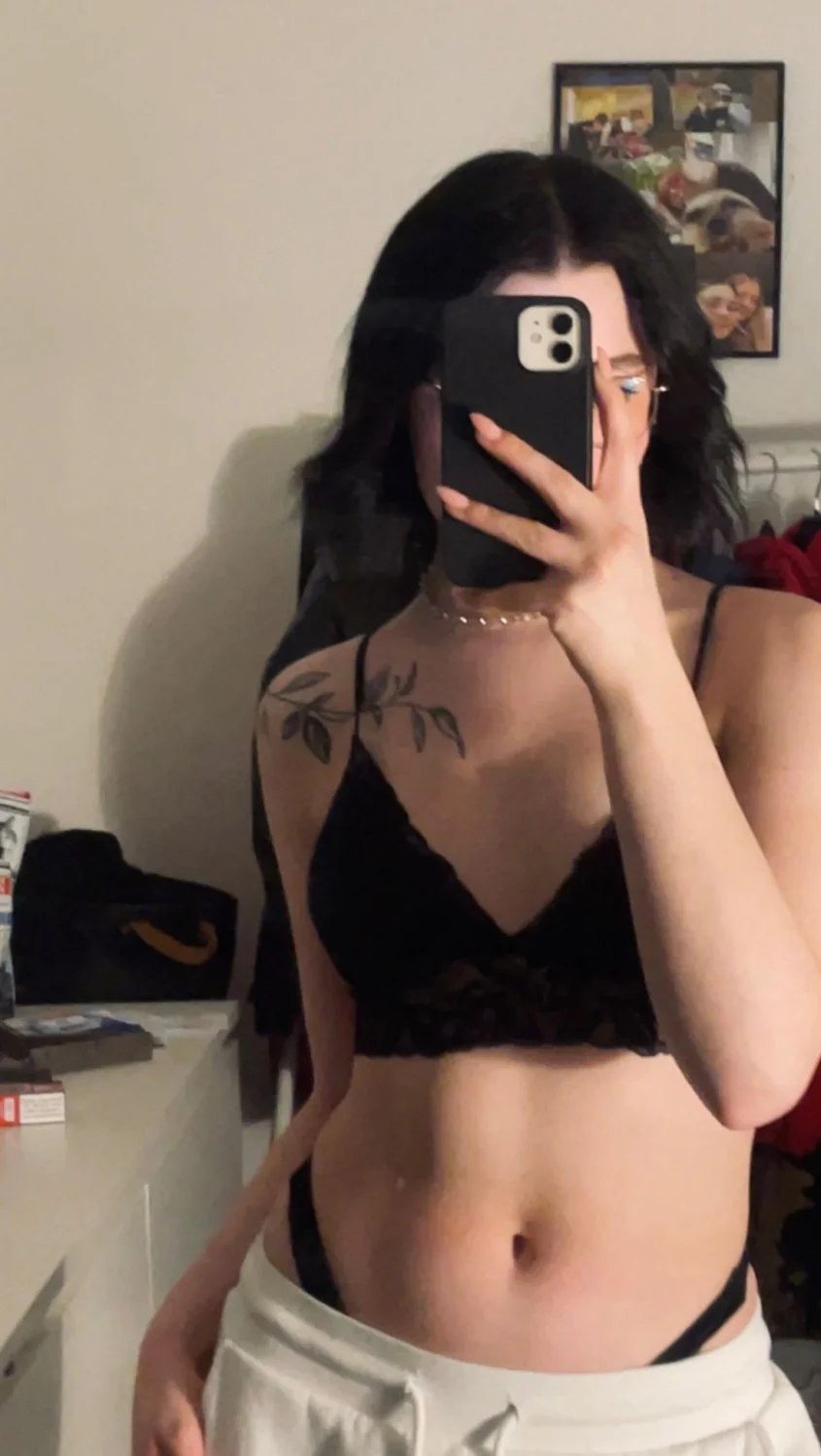 Vivienne Markowski Nudes Leaked image 11