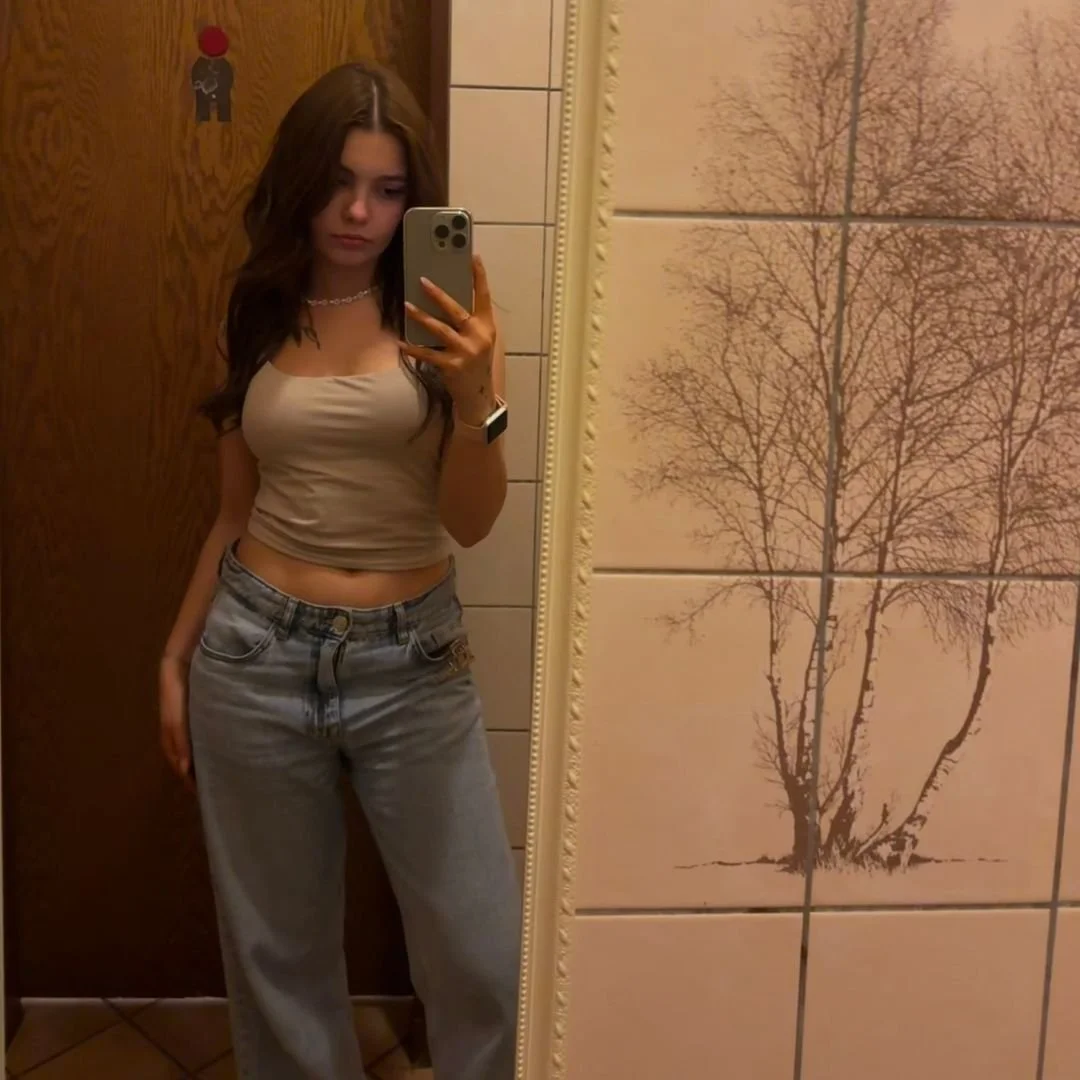Vivienne Markowski Nudes Leaked image 21