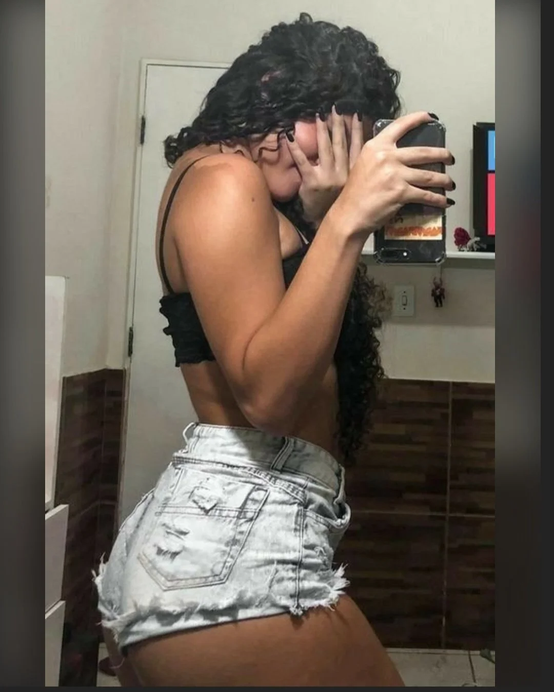 Corno pediu pra vazar a namorada morena gostosa image 1