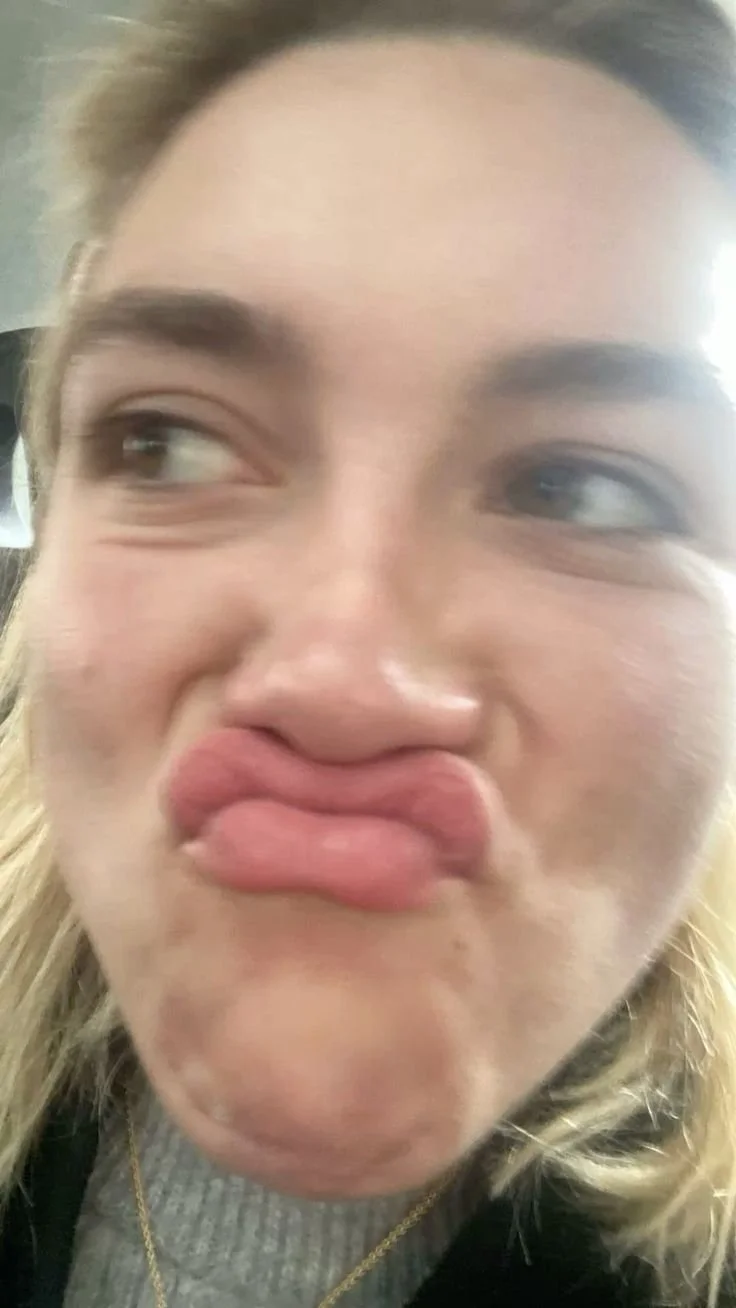 Their expressions are so hot (Florence Pugh) image 4