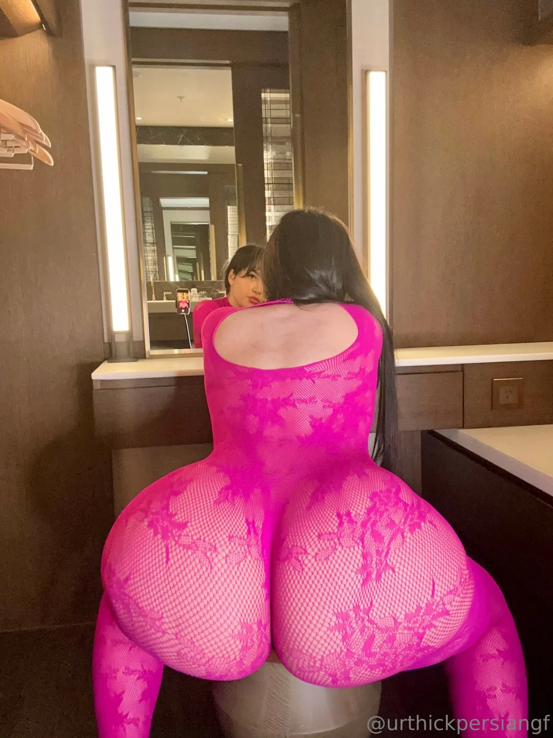 Sexy Persian Mommy image 16