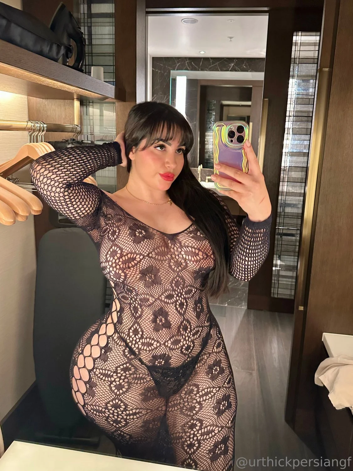 Sexy Persian Mommy image 17