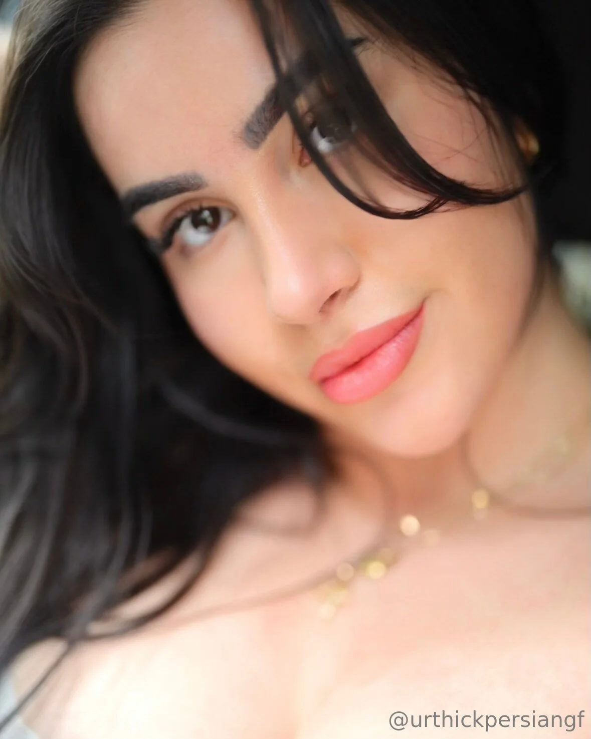 Sexy Persian Mommy image 3