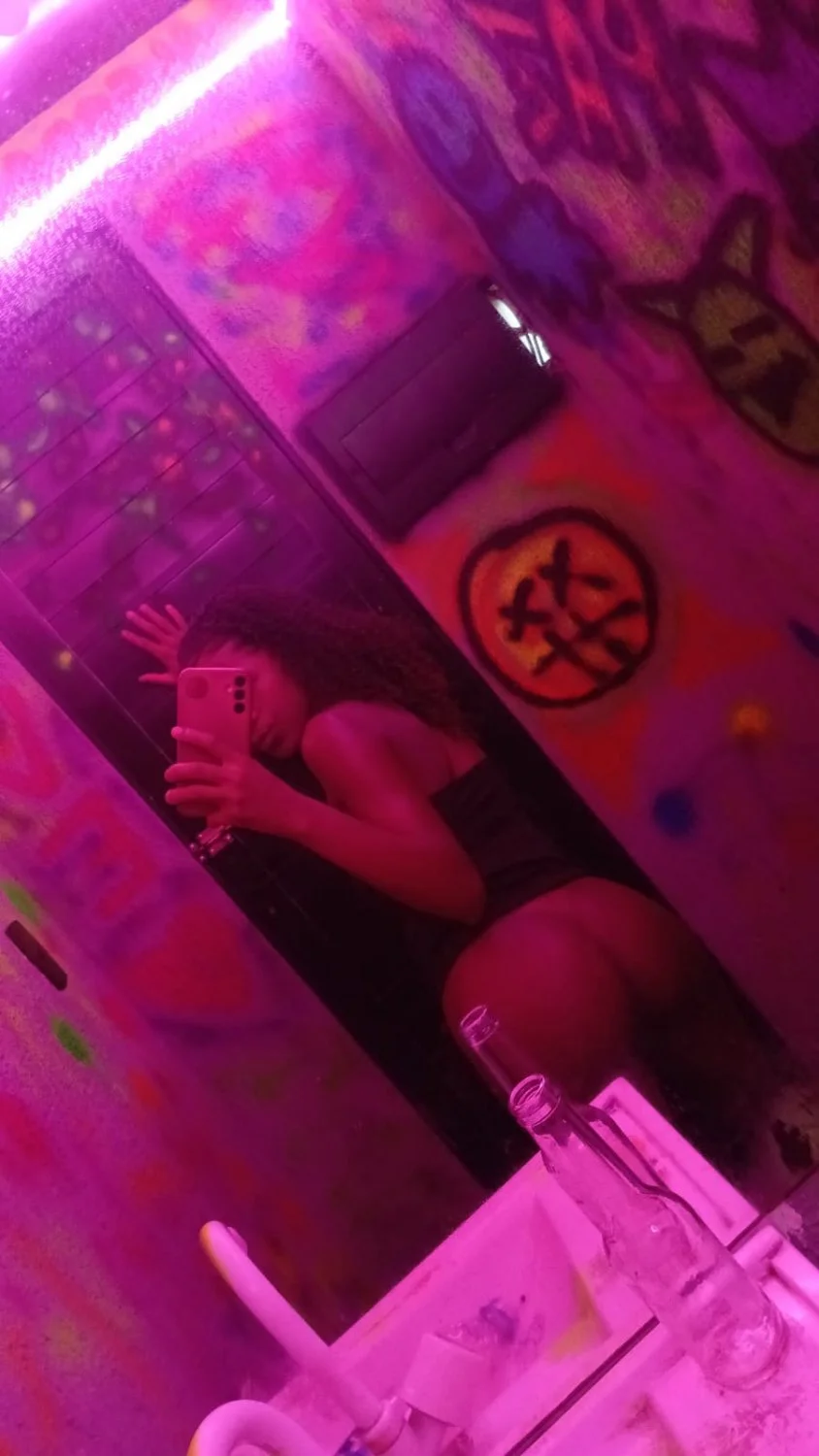 Pretinha novata no porno (caseiro) fotos image 30