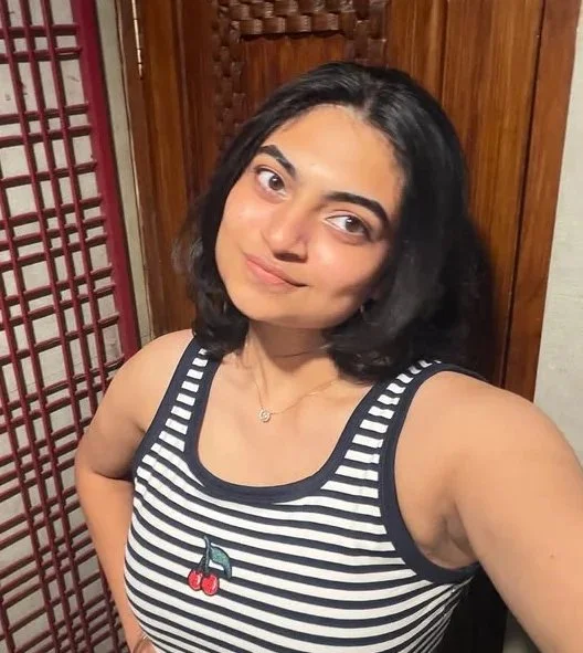 28 year old Indian slut manichoww loves teasing image 5