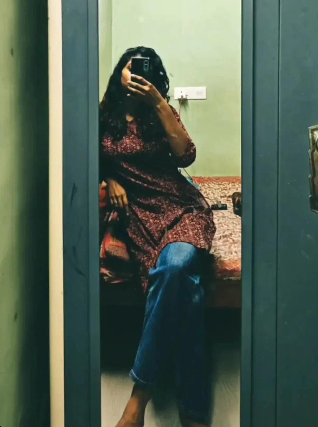 28 year old Indian slut manichoww loves teasing image 7