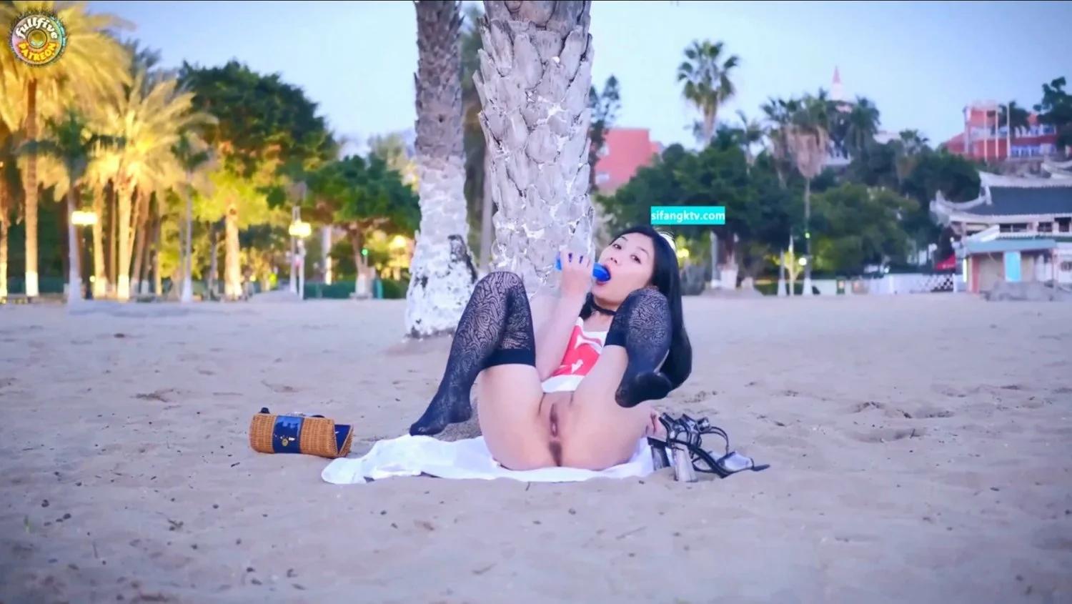 Petite Asian Public Solo Squirt image 2
