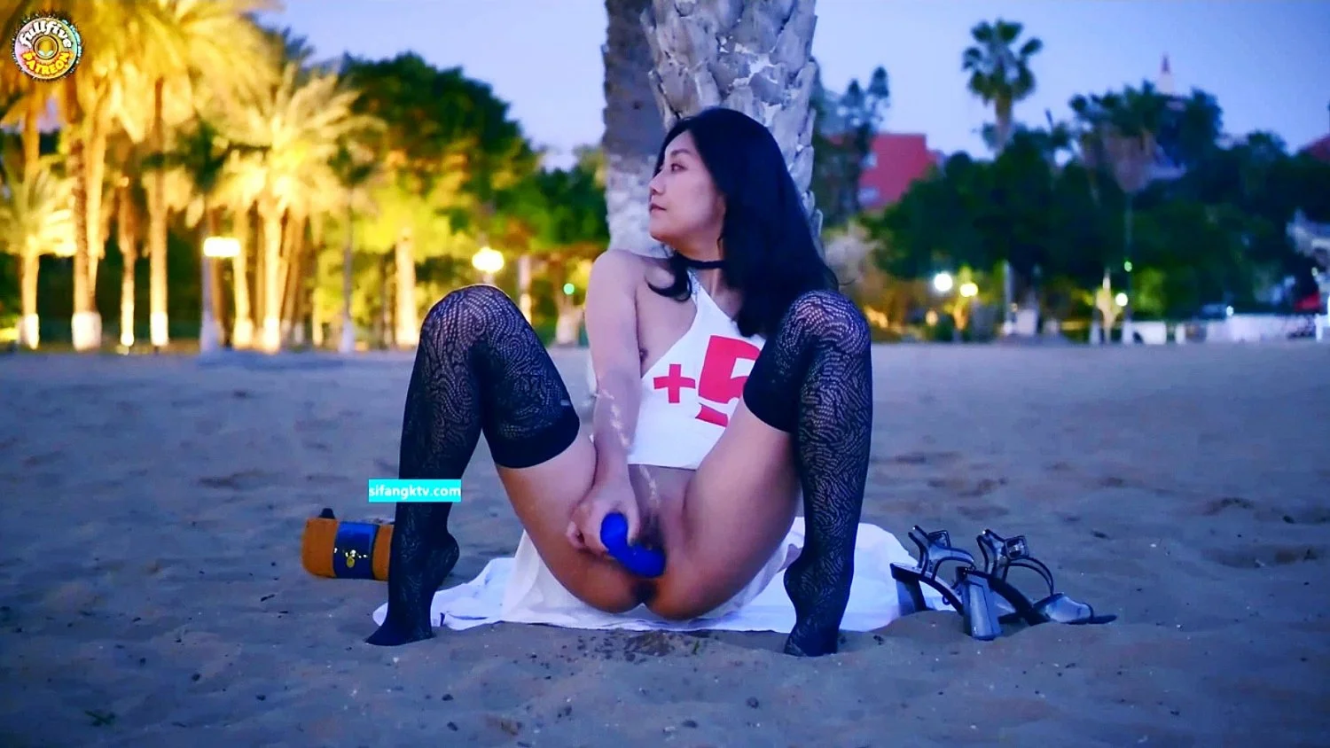 Petite Asian Public Solo Squirt image 4