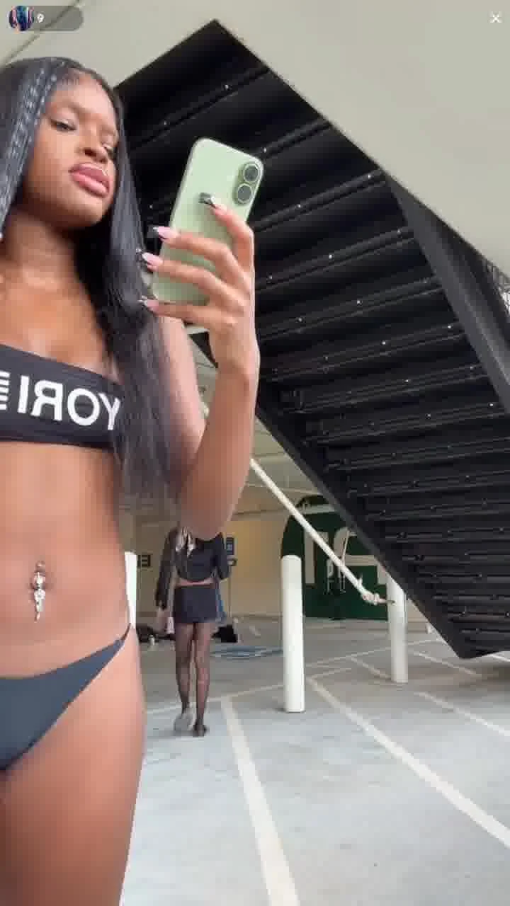 tiktok live pretty babe image 4