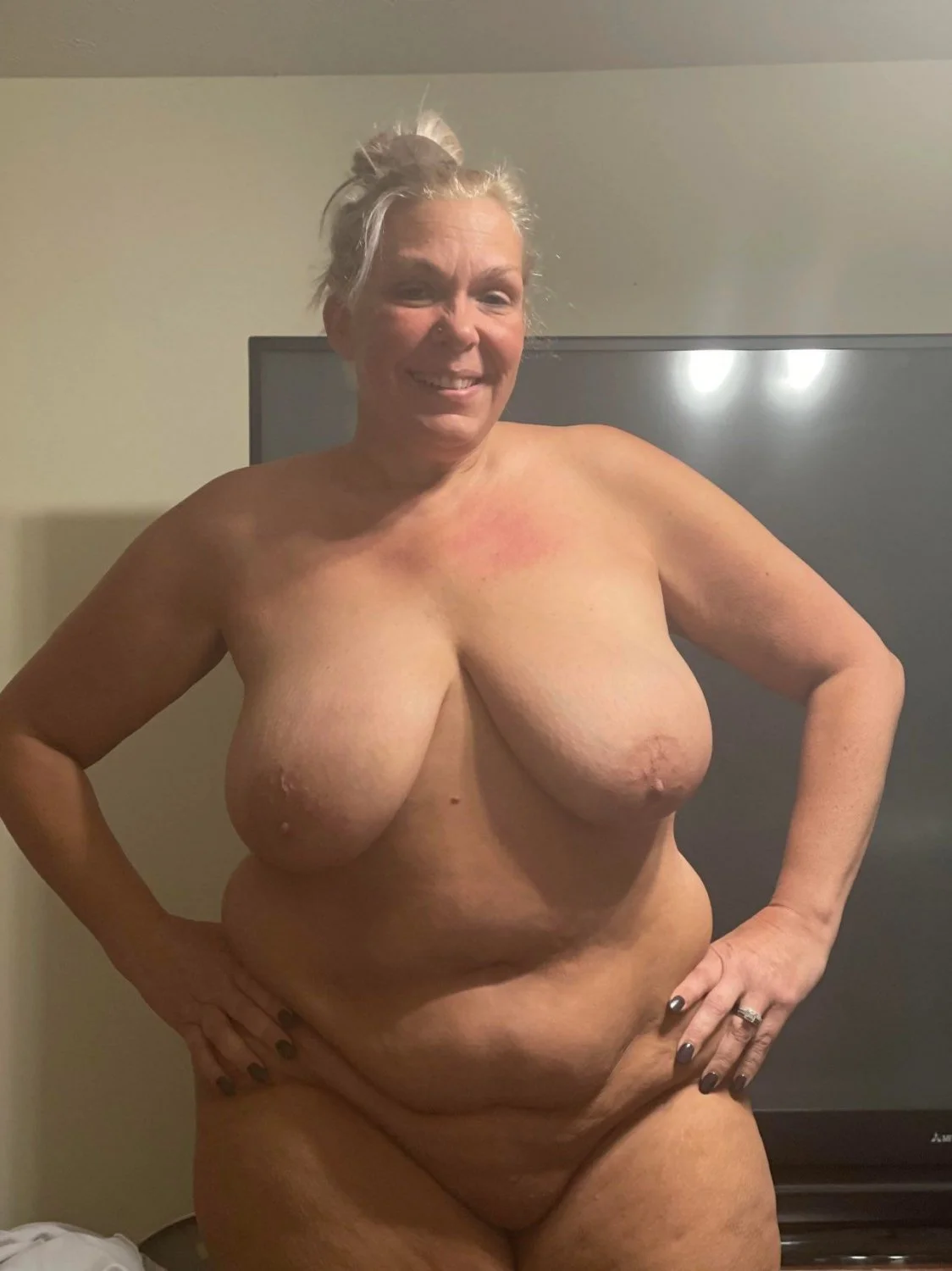 Mature ladies image 15
