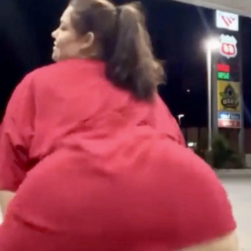 GutterBunny twerking w no pants or panties @ hood gas station🤩🤯 main image