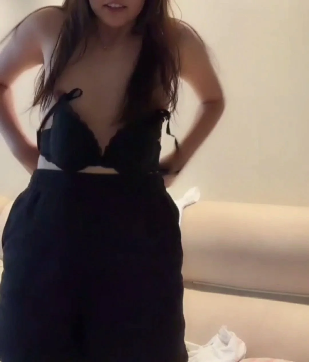 Korean girlfriend wears her bra image 2