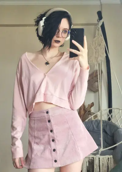 Dark hair alt girl shows her amazing pussy cover image