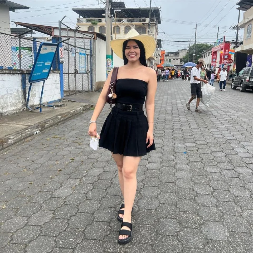 Elizabeth 🇪🇨 La puta elegante image 2