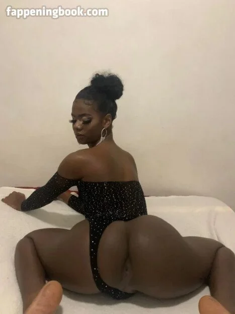 Beautiful Ebony TS Brazilian Fucking - Vitoria Mel image 4