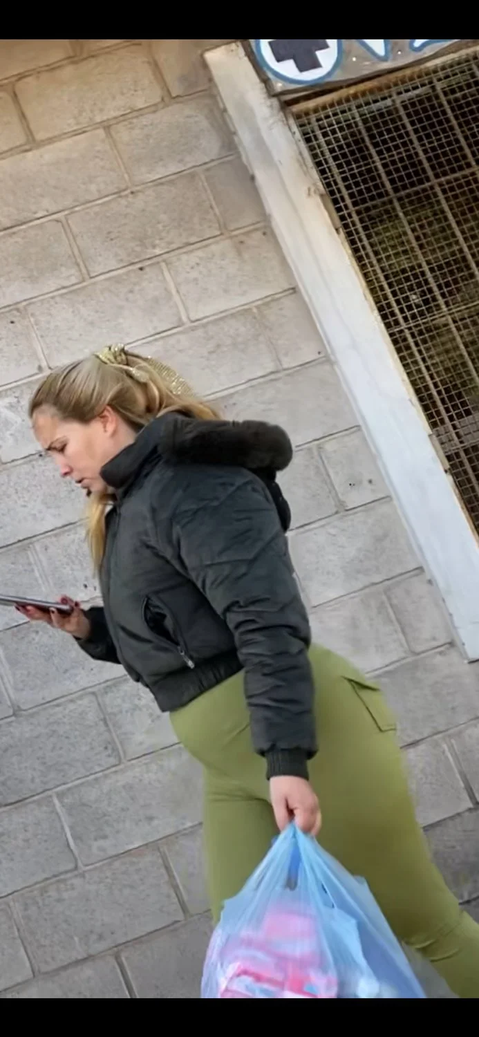 Blonde milf culazo image 12