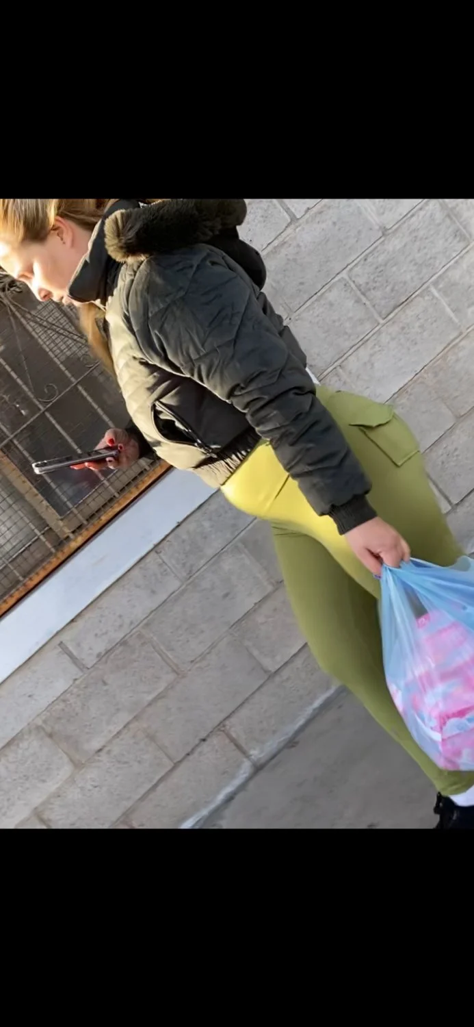 Blonde milf culazo image 9