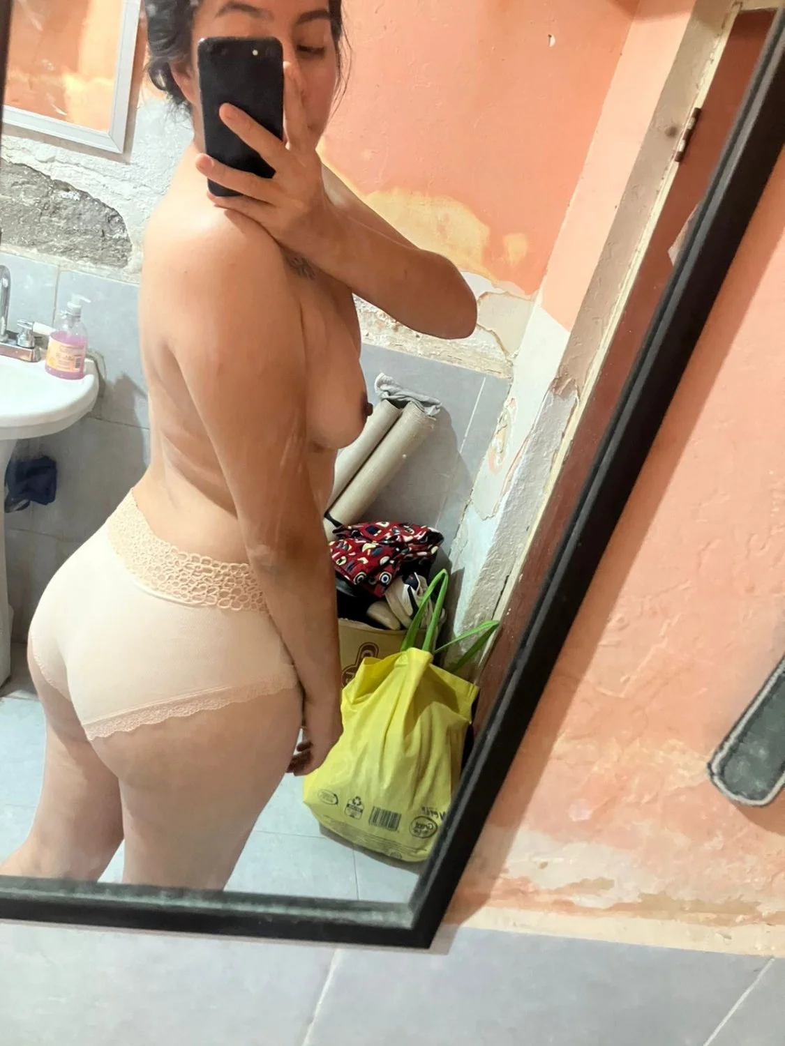 Rica puta culona bien zorrita image 2