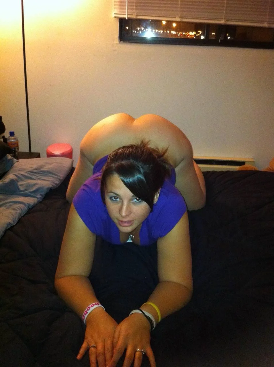 Feed her your nutt. Chelsea image 3