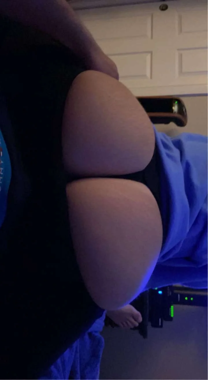 Exposing Alexandra C. image 3