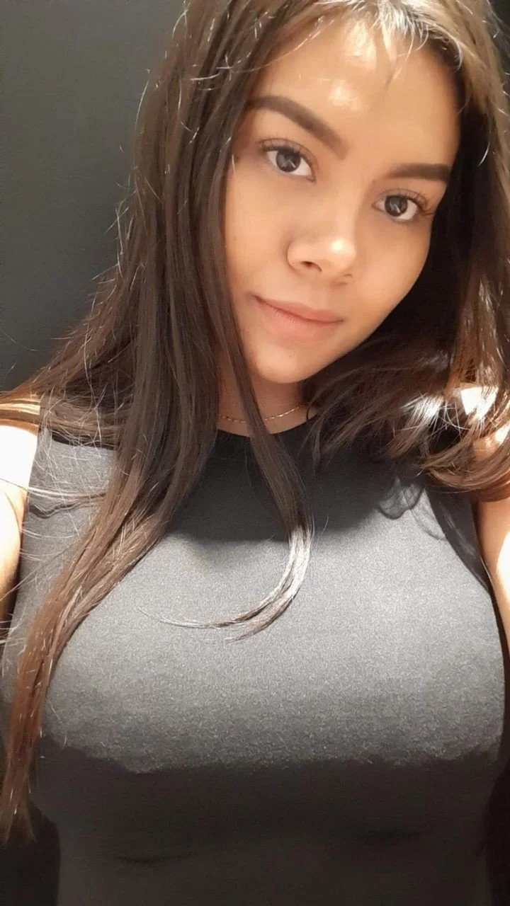 Tiene la cara y el culo bien rico main image