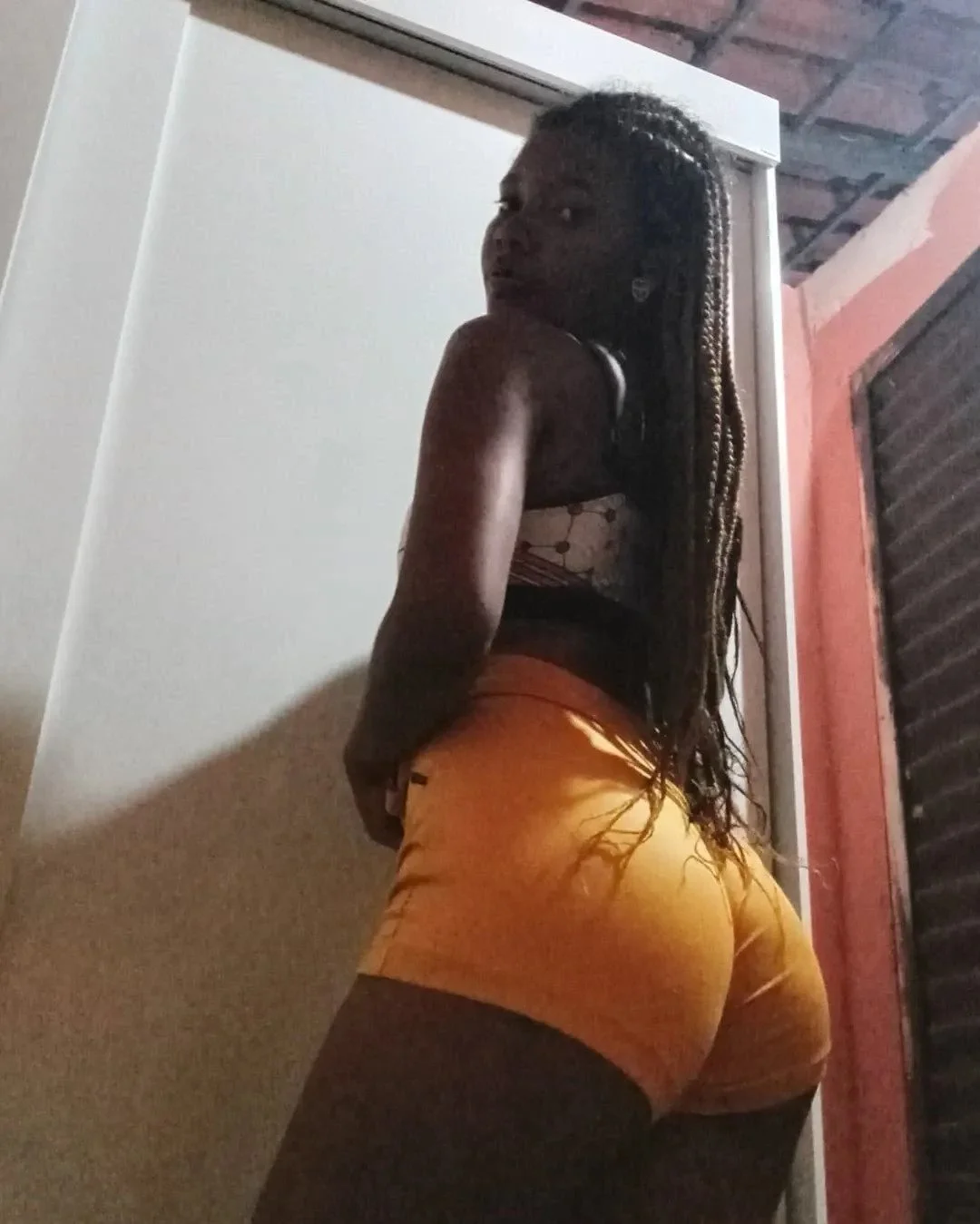 Putinha cacheada do rabo gostoso: @cristina_mihh image 6