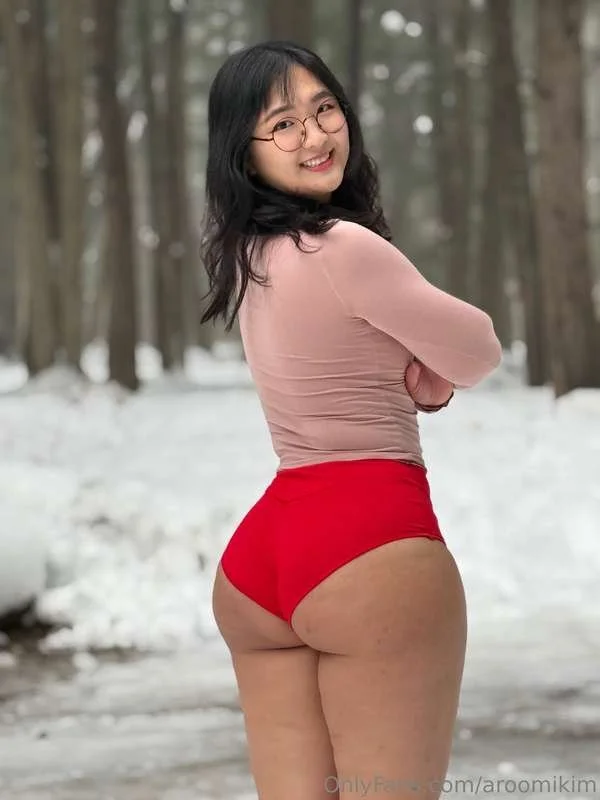 Curvy thick big ass Asian aroomikim image 9