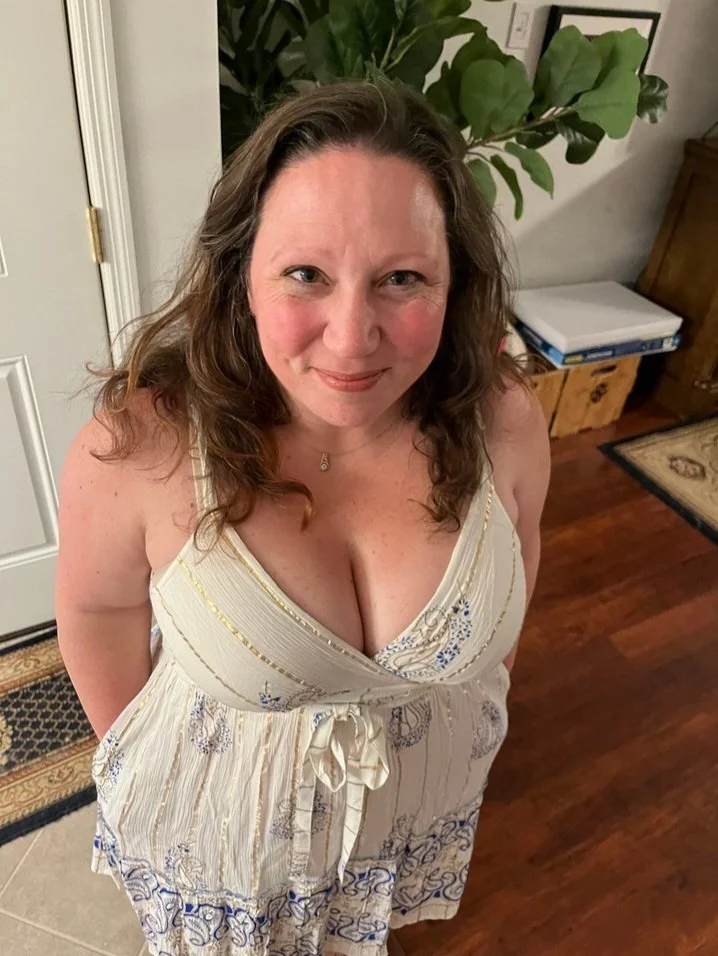 Cute saggy mommy main image