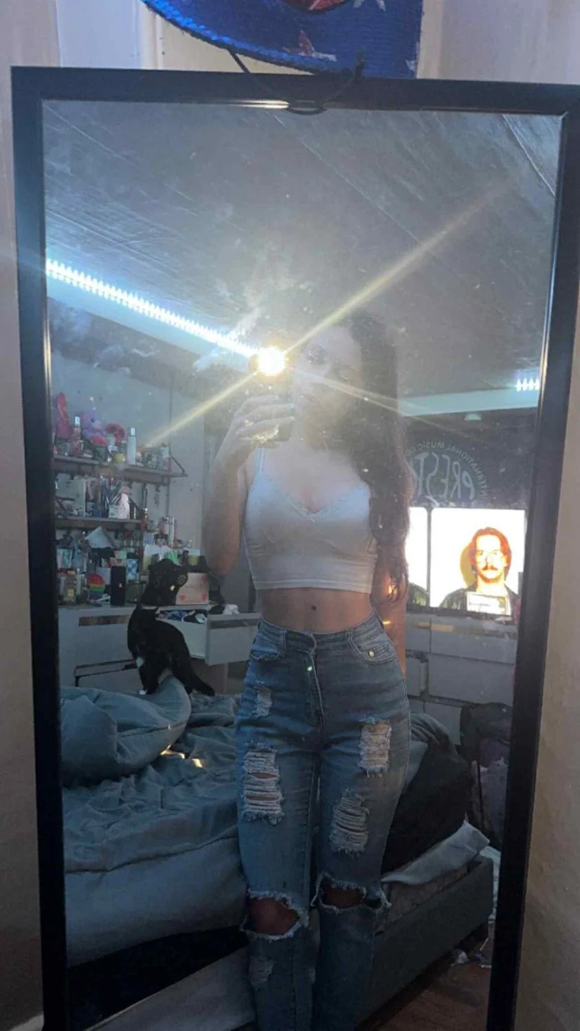 Sexy MAGA nerd from KC 🇺🇸 has juicy cunt image 19