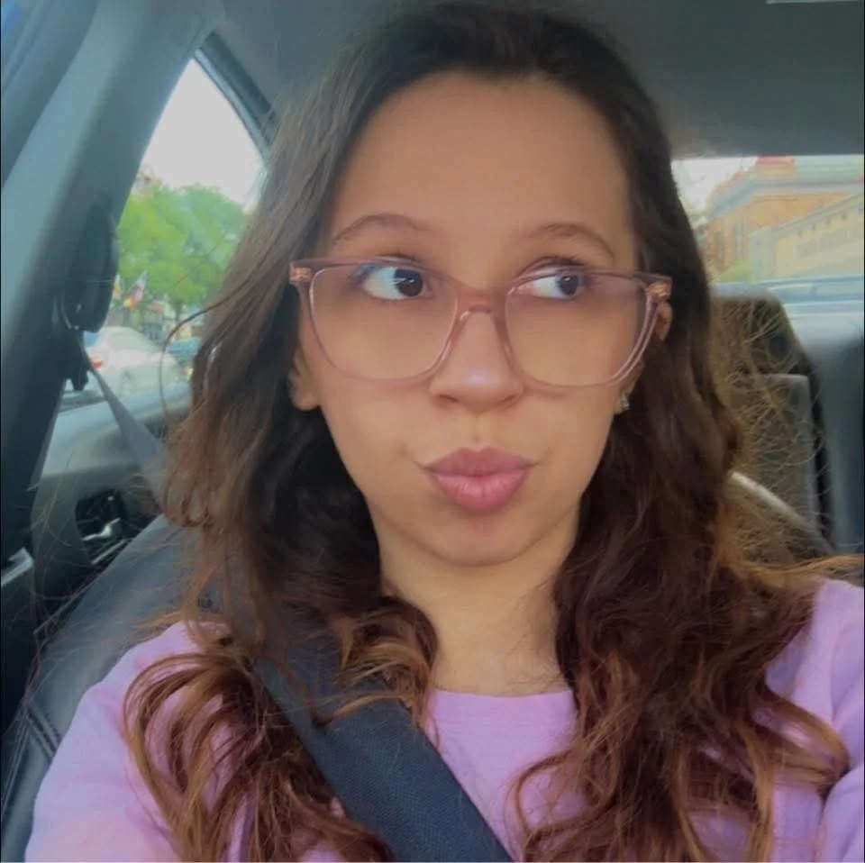 Sexy MAGA nerd from KC 🇺🇸 has juicy cunt image 3