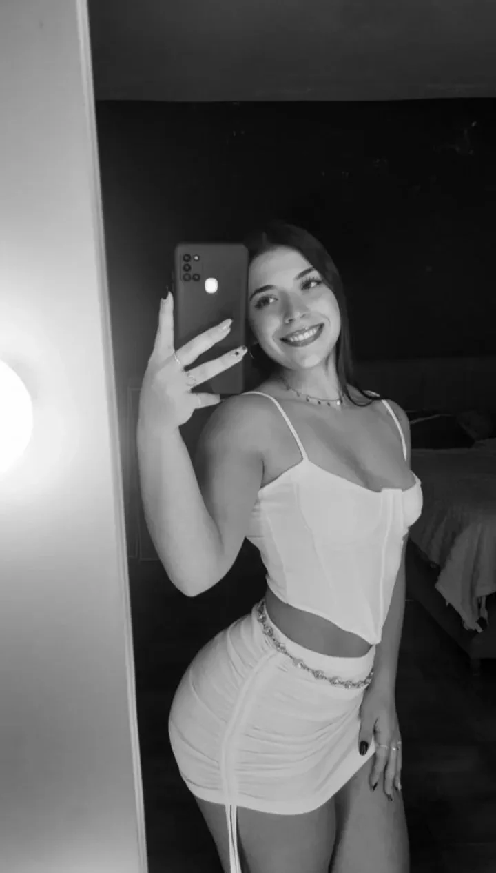 Mia image 3
