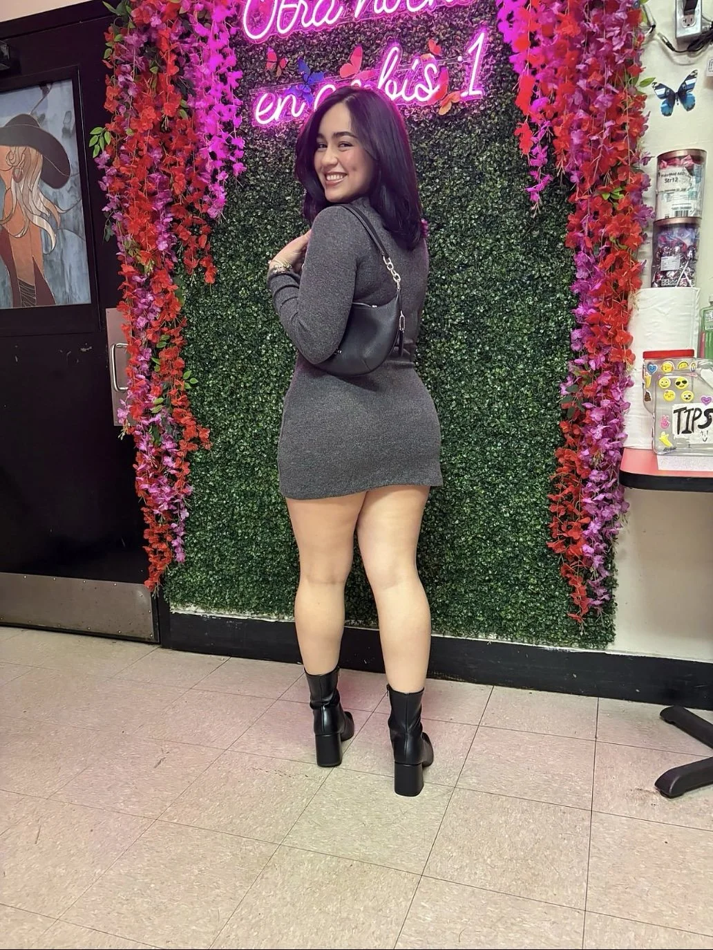 Sexy Latina p11 image 2