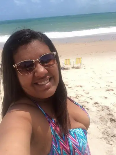 amiga gorducha deliciosa com tetao quase saltando cover image