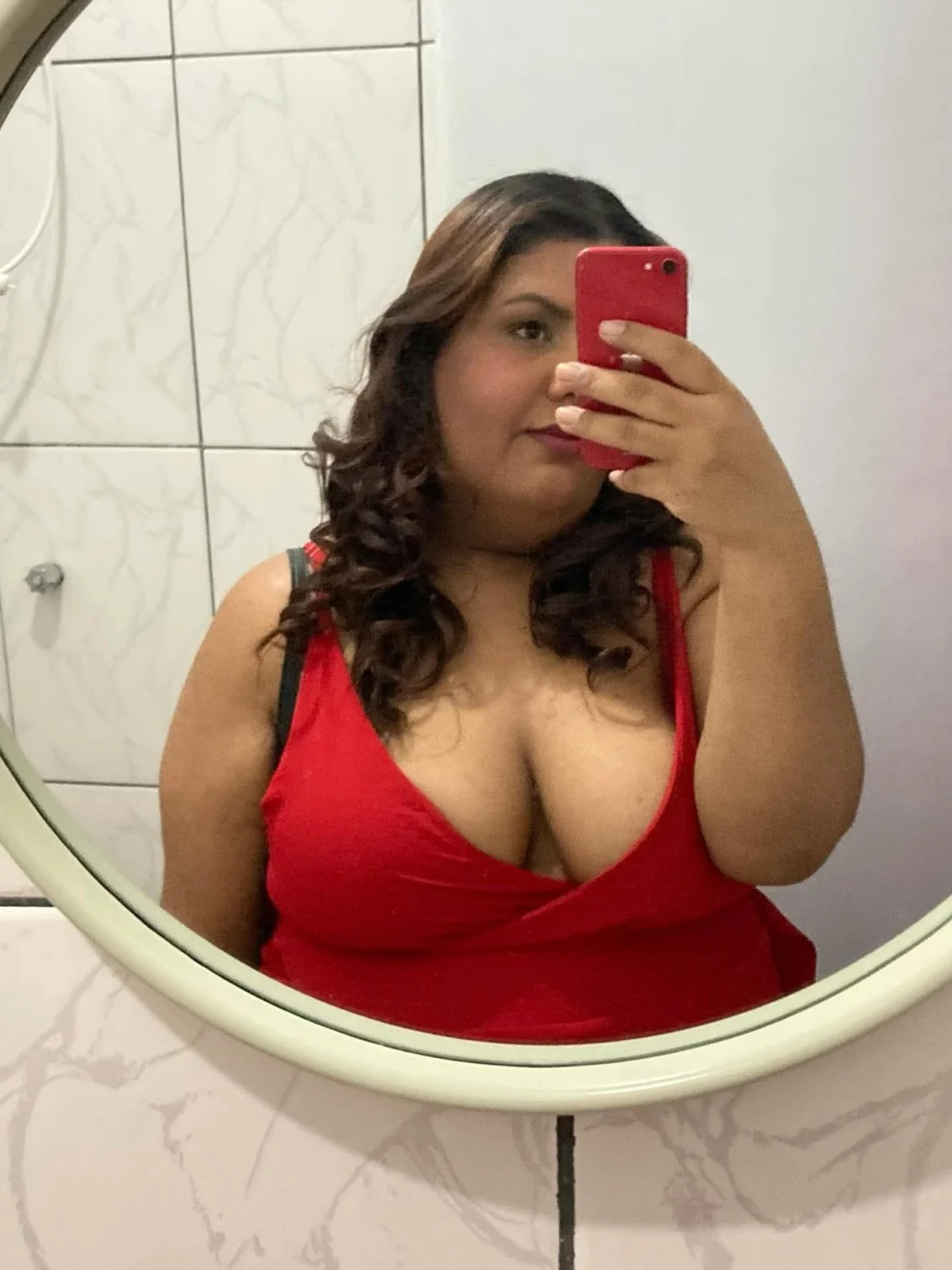 amiga gorducha deliciosa com tetao quase saltando image 7