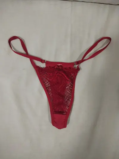 Bbw Bia Bucetuda de fio dental vermelho cover image