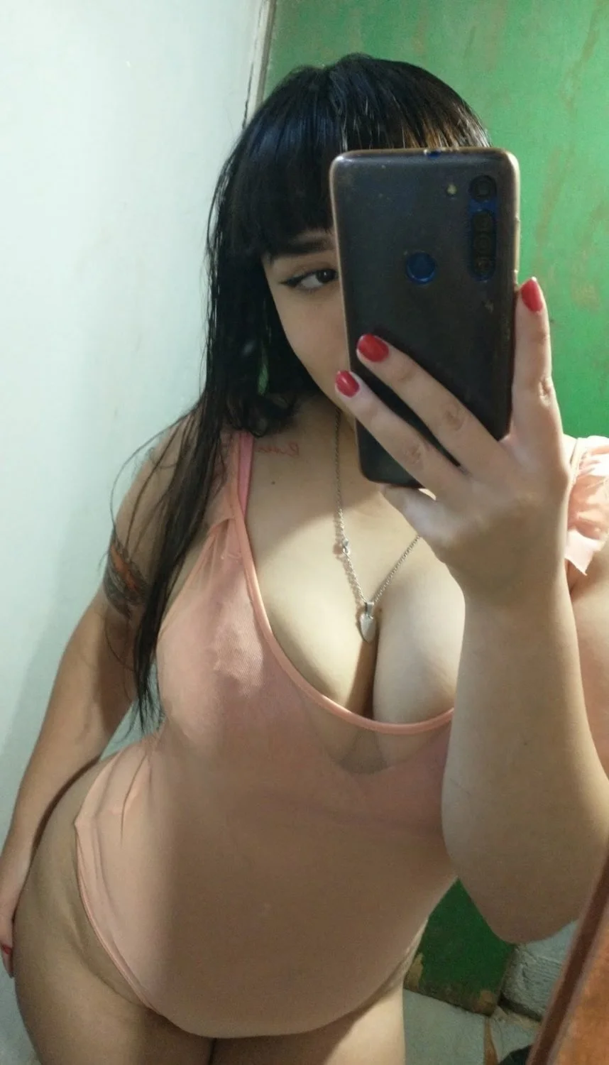 Pendeja argentina exibe su rico culazo en Facebook🤤🇦🇷 image 11