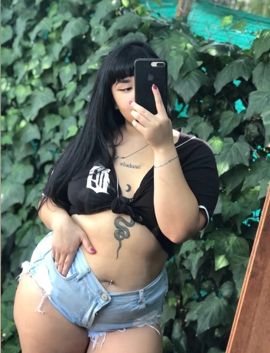 Pendeja argentina exibe su rico culazo en Facebook🤤🇦🇷 image 22