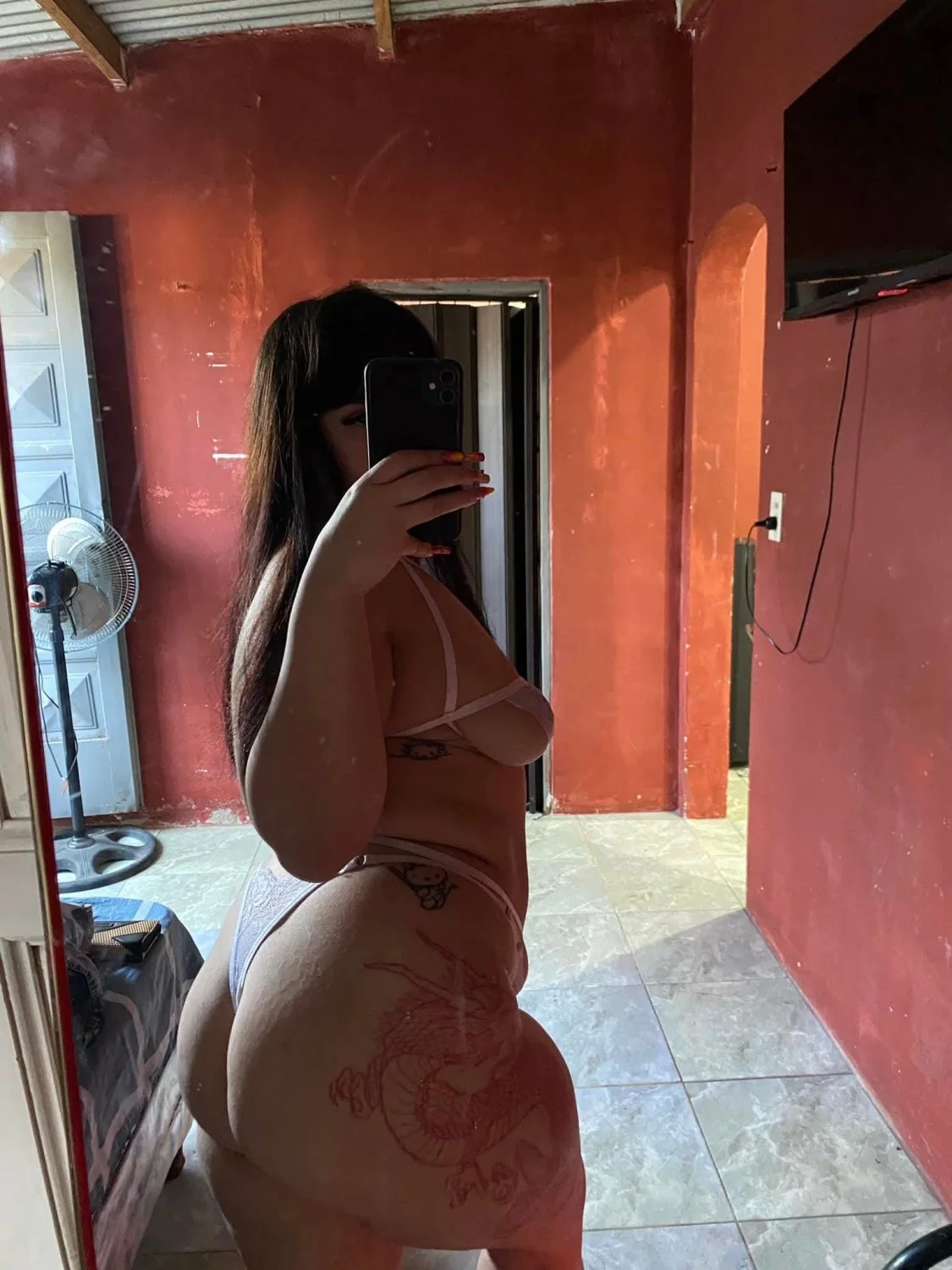 Pendeja argentina exibe su rico culazo en Facebook🤤🇦🇷 image 36