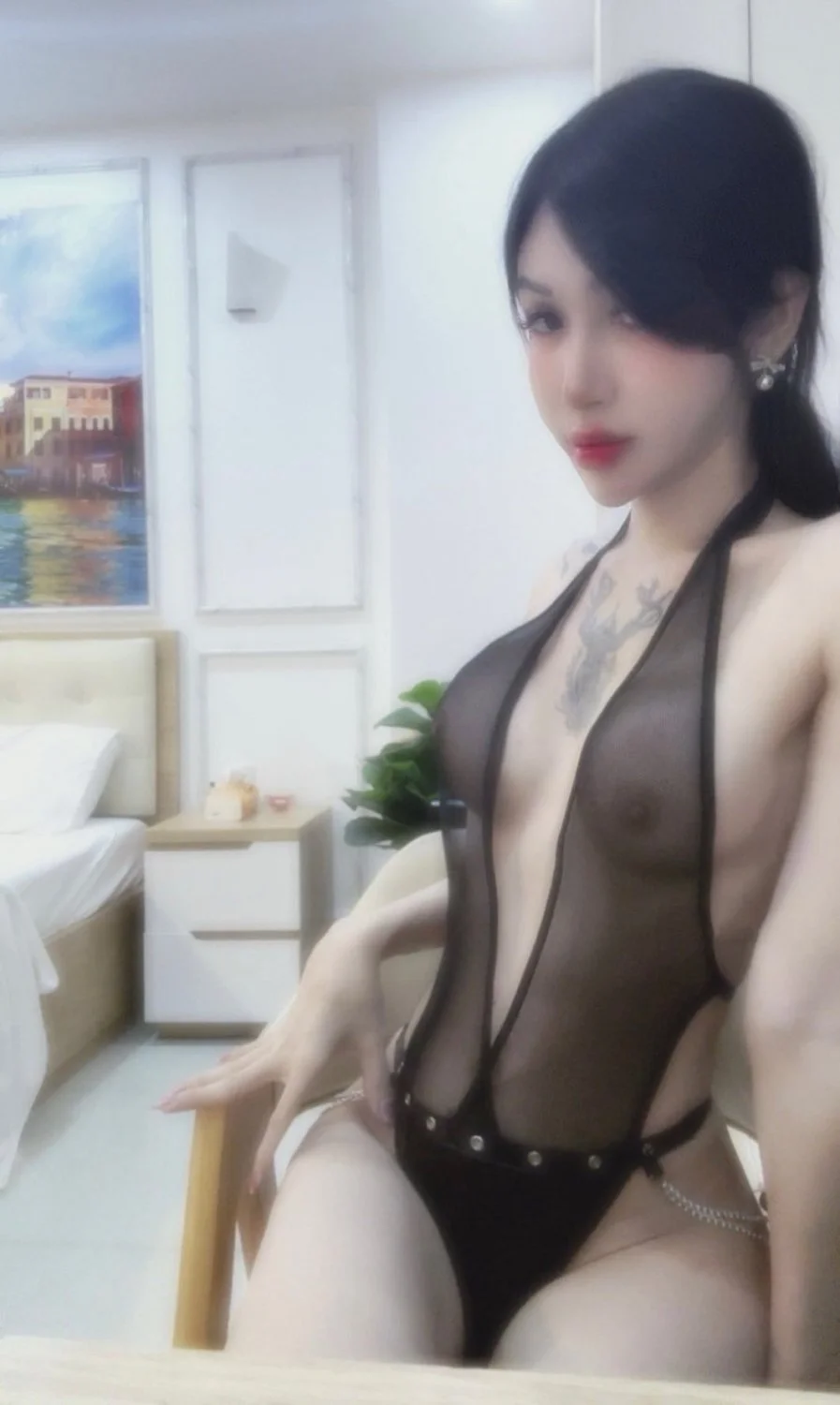 Bee ladyboy image 17