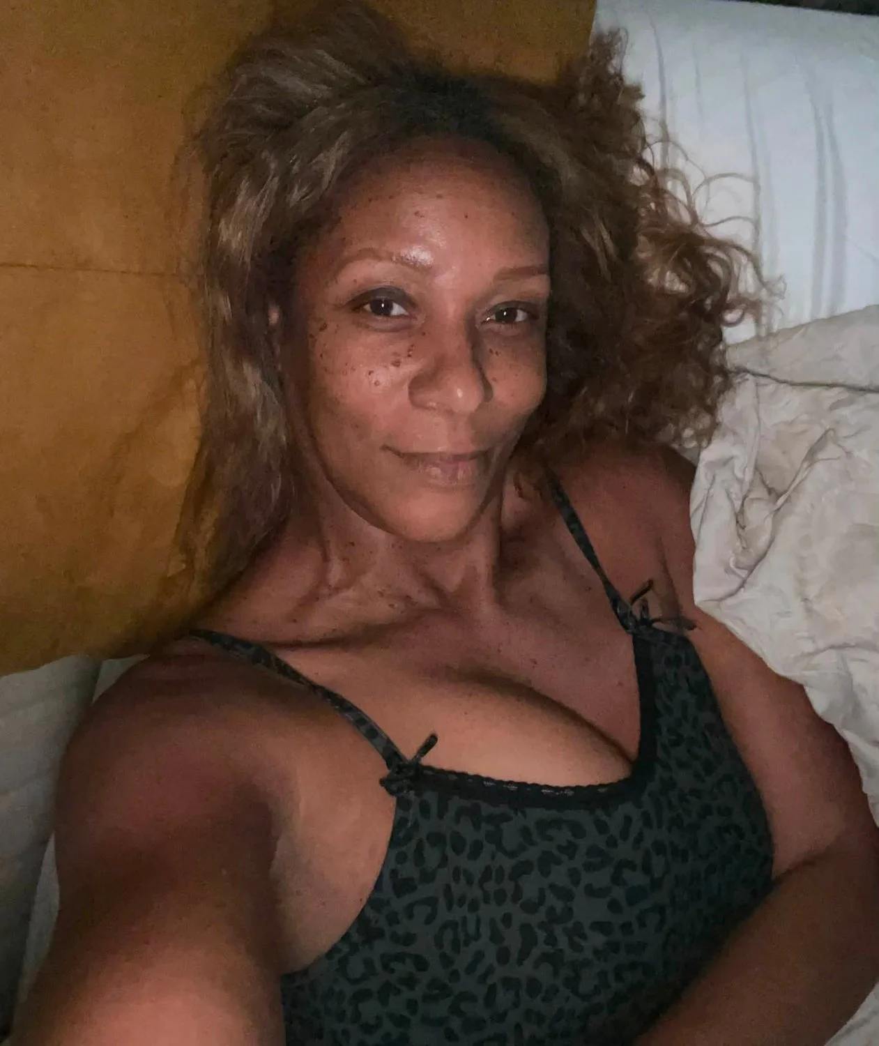 SEXY SANDRA EBONY MATURE image 12