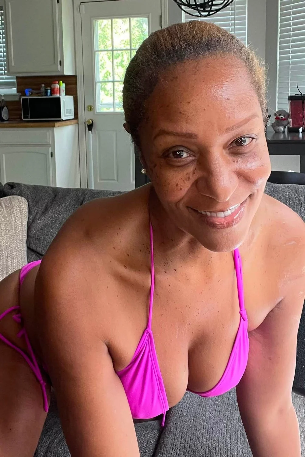 SEXY SANDRA EBONY MATURE image 13