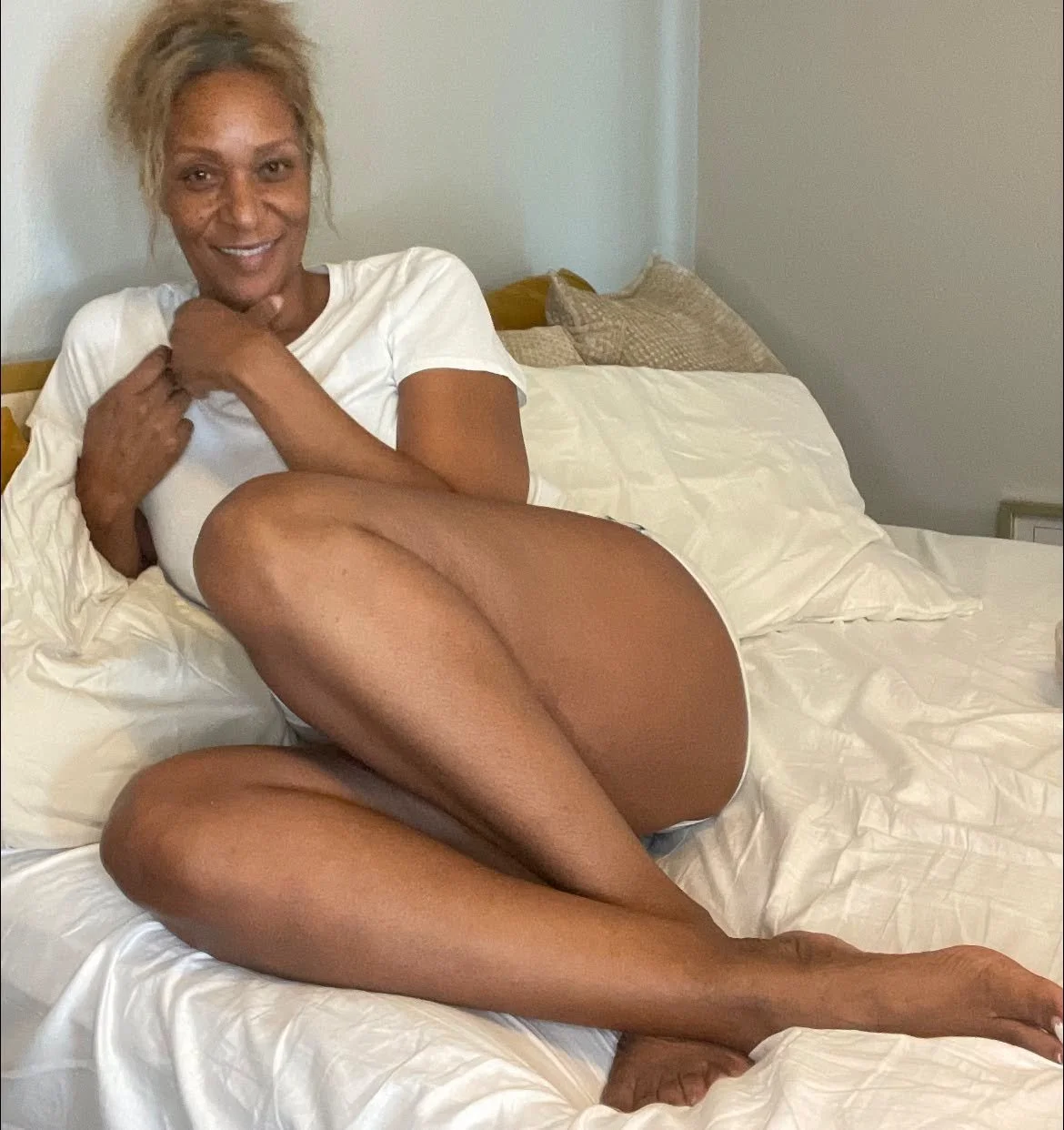 SEXY SANDRA EBONY MATURE image 2