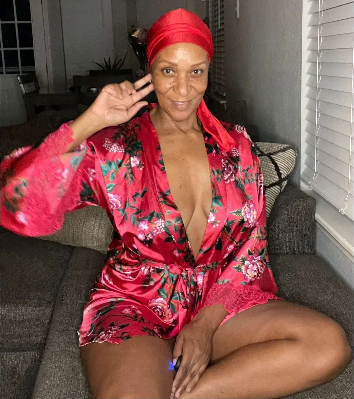 SEXY SANDRA EBONY MATURE image 5