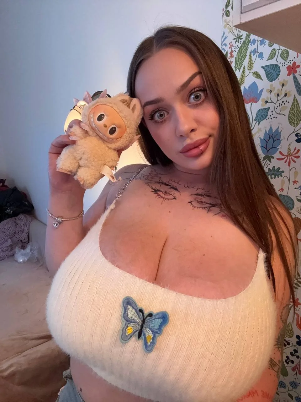Do you want to kiss my breasts? image 2