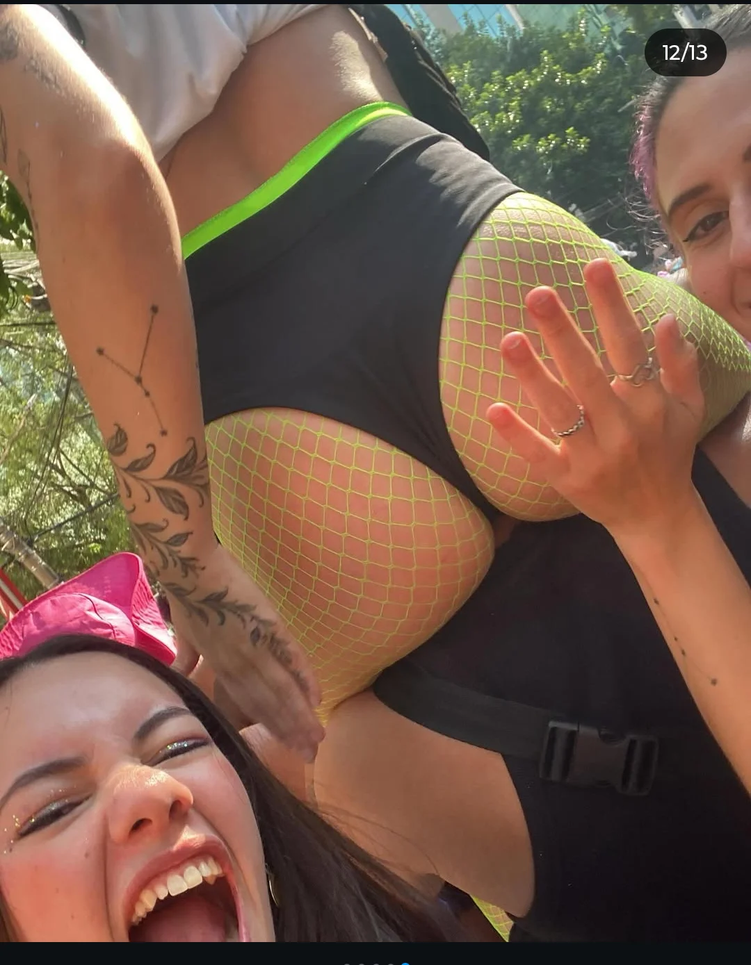 Julia k barni e sua irmã doidas para dar o cú no carnaval image 3