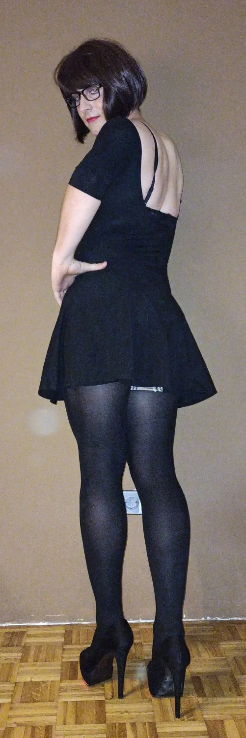 hot slut Sissyneja, 38 from Slovenia image 3