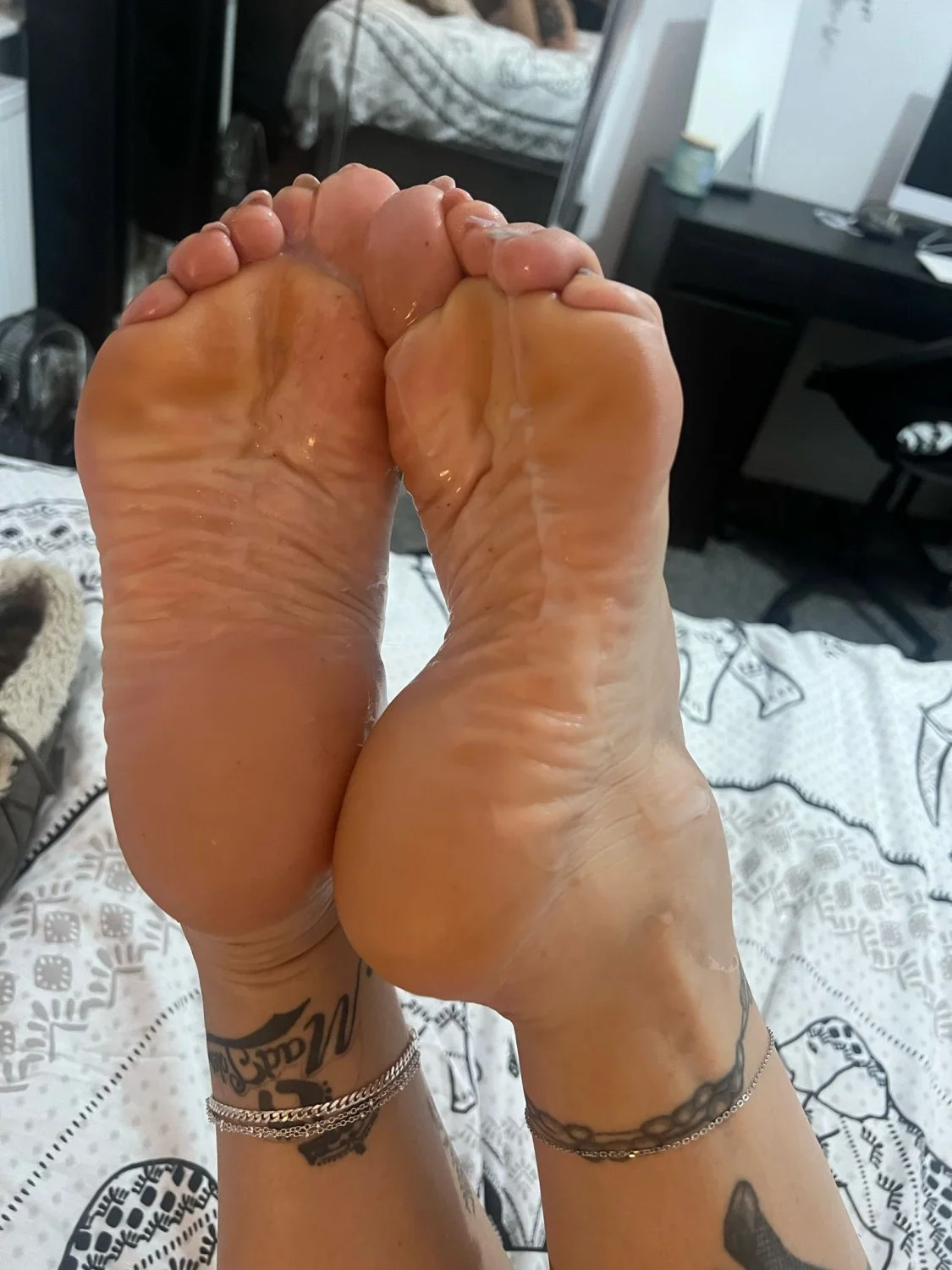 Cum coverd soles main image